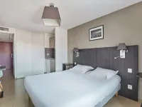 Appart Hotel Odalys City Marseille le Dôme Hotels near Saint-Julien