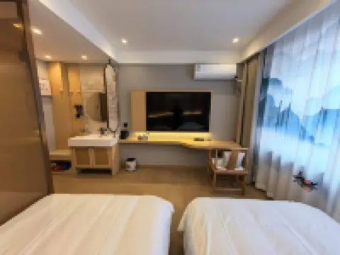 Tangsong Huating Hotel Hotele w: Tacheng
