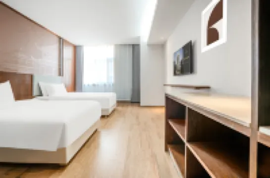 Yilong Anyun Hotel (Xi'an Huimin Street Bell Tower) Hotel di 