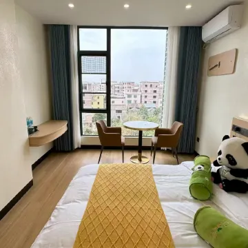 Valley Town Hotel Отели рядом с достопримечательностью «Luoding Jiangbin Park»