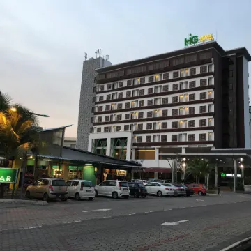 HIG Hotel & Convention Hotels near Legenda Park