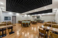杭錦旗君鴻假日飯店（錫尼小鎮美食廣場店） - 停車場