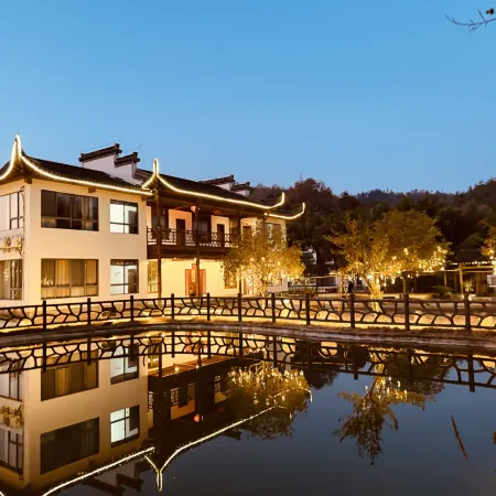 Mountain Isle Cloud Retreat Courtyard Guesthouse (Xidi  Store)