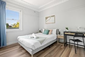 Comfy Private Rooms – Steps from Shops & Dining