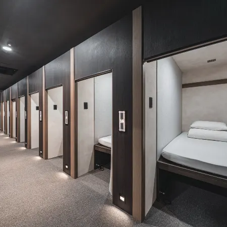 GOYOO INN & CABINS Отели рядом с достопримечательностью «Станция метро Cheongdam»