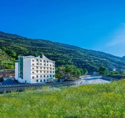 聖潔リゾートホテル（四姑娘山観光地）