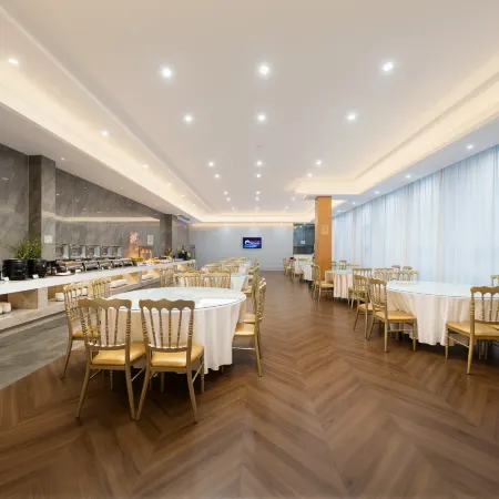 Vienna International Hotel (Guigang Guest World Plaza Gangnan Center)