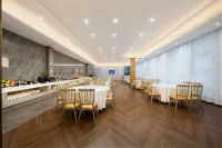 Vienna International Hotel (Guigang Guest World Plaza Gangnan Center)
