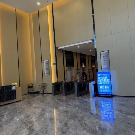 Qian Homestay (Conference Center Subway Station Donggang Music Fountain Square)