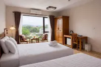 The Stork House - Serene Garden Retreat
