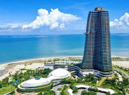 Forest City Sunrise Zencity Seaview House(Carnelian Tower 1 infinity pool)