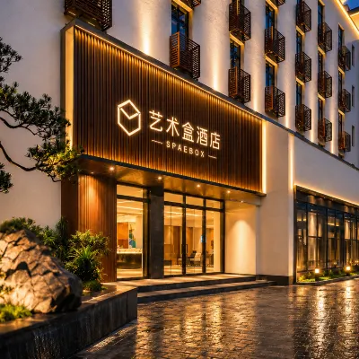 art hotel Hotel dekat Taman Riverside