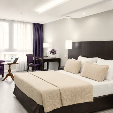 Howard Johnson Plaza by Wyndham Buenos Aires Florida Street Отели рядом с достопримечательностью «Спортивный клуб «Сентро-Наваль»»
