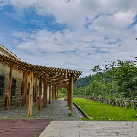 HIDDEN TRACE MOUNTAIN LODGE