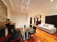 Luxury 2BR Retreat in Kerrisdale | Near DT & YVR - Bed & Breakfasts
