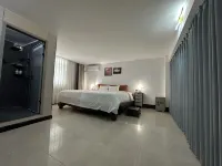 Dongxing Huayaju Apartment - parking