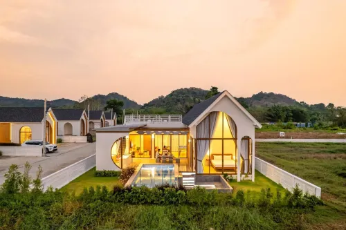 RB204 Niva Glass Pool Villa N1 - สระว่ายน้ำส่วนตัว