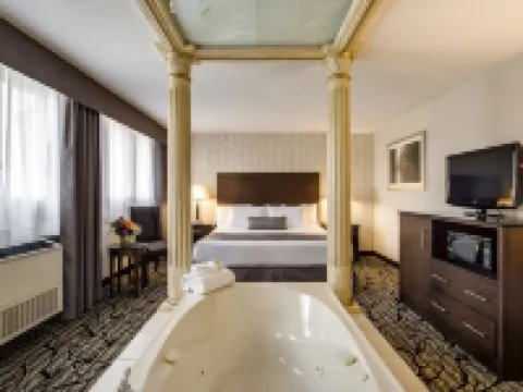 Monte Carlo Inn Oakville Suites Hotels in Oakville