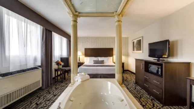 Monte Carlo Inn Oakville Suites