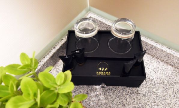 Lintin Holiday Hotel