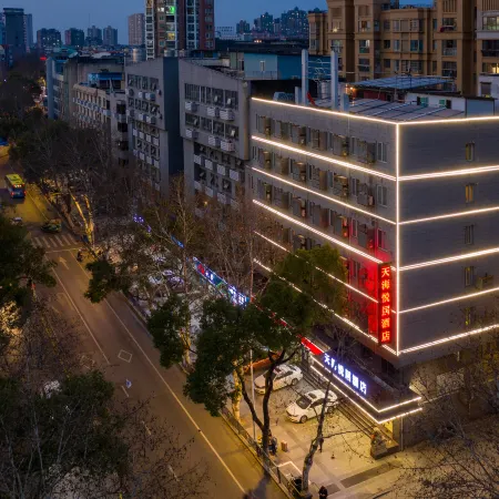 Tianhai Yueju Hotel (Jiujiang Railway Station Pedestrian Street Store)