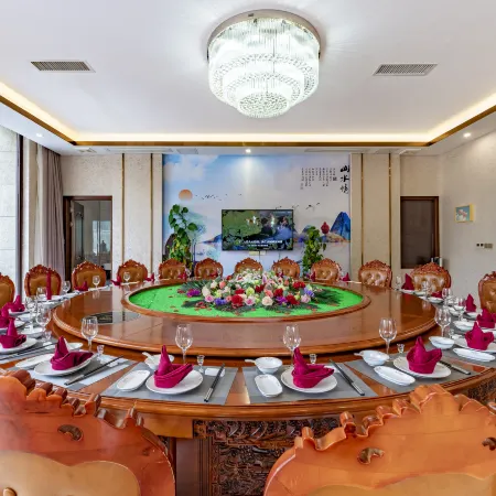Vienna International Hotel (Duyun Qinhan Film and Television City Green Expo Park)