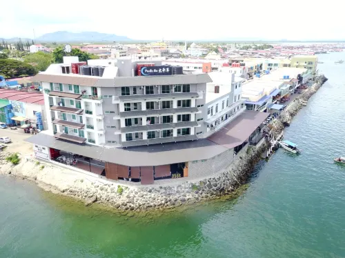 Pacific Inn, Semporna - ที่มีบาร์