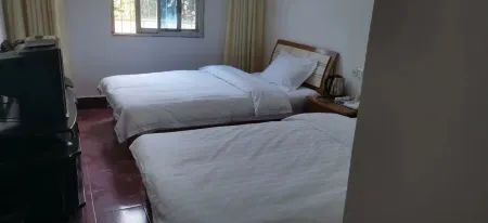 Hongyun Guest House Отели в г. Яньбянь