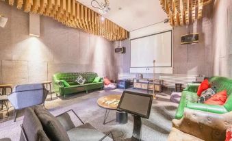 Time Tunnel Designer Hotel