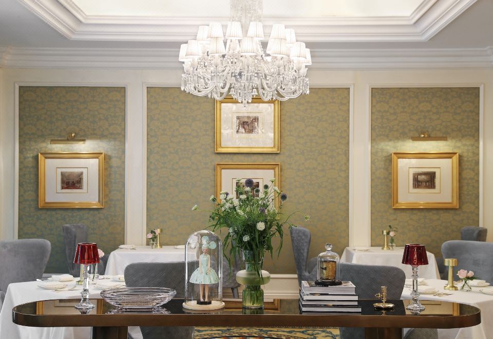 더 리츠-칼튼 베이징의 우아한 객실 내부