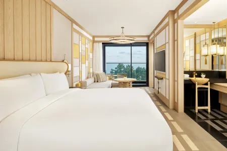 JW Marriott Jeju Resort & Spa Отели рядом с достопримечательностью «Soesokkak Estuary»