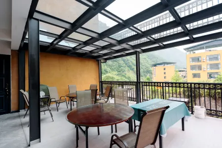 Home Hotels Отели рядом с достопримечательностью «Wolong Town»