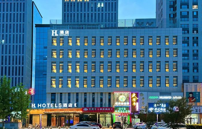H Hotel (Wanda Plaza Chifeng University Store)
