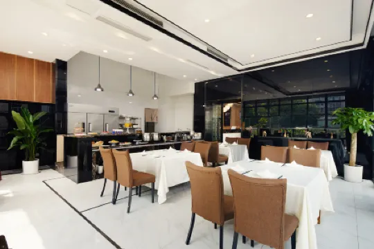 Comfort Hotel (Daping Times Tianjie Xietaizi Subway Station Branch) Отели рядом с достопримечательностью «Chongqing Hongyan Revolutionary Museum»