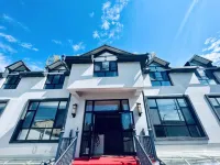 Tekes Luohuangge Homestay