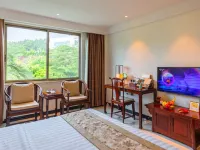 Yunfu Xinxing Longshan Hot Spring Hotel Hotels in Xinxing County