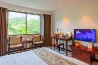 Yunfu Xinxing Longshan Hot Spring Hotel