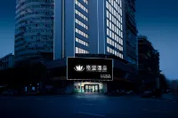 Gemeng Hotel (Wuzhou Hedong Qilou Town Pedestrian Street) Các khách sạn gần Arcade City
