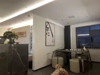 Changsha Naiston Hotel (Wu Yi Square IFS Store) - Bjergudsigt