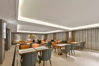 Vienna Classic Hotel (Qujing Luoping Railway Station)