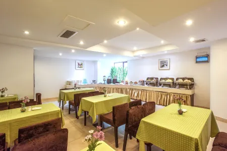 Xuanya Hotel (Chengdu Chunxi Kai Koo Li) Отели рядом с достопримечательностью «Сычуаньский Университет педагогического Экспериментального Иностранного Языка (Западный Ка»