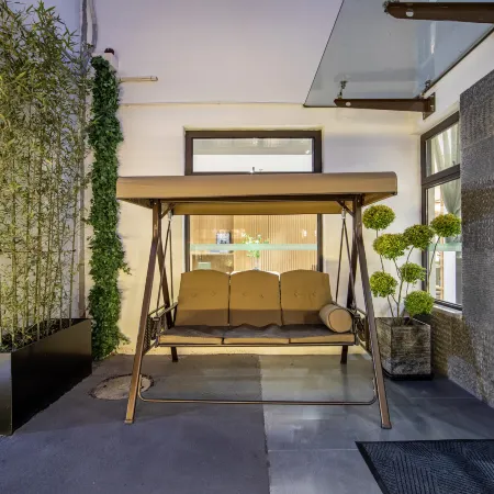 Jing'an TRUE GO Hotel (Shanghai Jing'an District/West Nanjing Road) Отели рядом с достопримечательностью «Торговый центр Westgate»