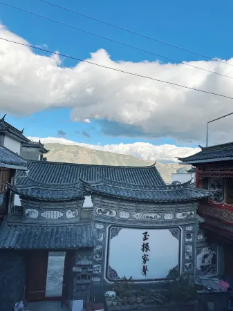 Eryuan Fengyu Taoyaju Homestay Отели рядом с достопримечательностью «Fengyuzhen»