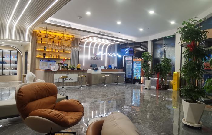 Four Seasons Jincheng Hotel (Five Avenues ZhiGu Subway Station)
