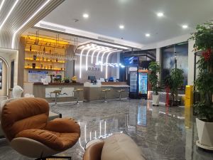 Four Seasons Jincheng Hotel (Five Avenues ZhiGu Subway Station)