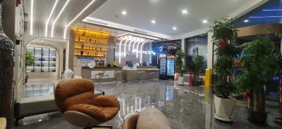 Four Seasons Jincheng Hotel (Five Avenues ZhiGu Subway Station)