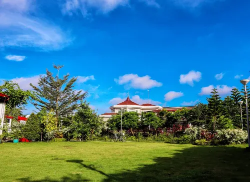 Primus Hotel and Resort Hotels in Pili