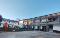Chuoye Mountain Homestay (OMG Heartbeat Paradise) Hotels near Chuiyun Tongtian River