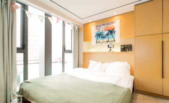 Manmanzhu Movie Apartment