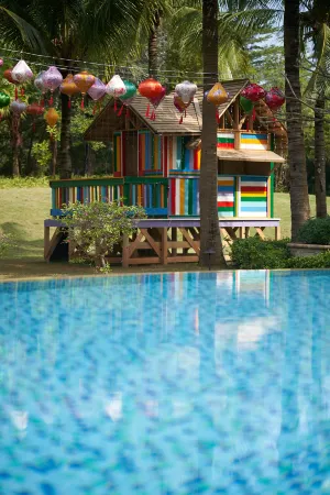 Grand Hotel Haikou (Soon to be Fairmont Haikou) Отели рядом с достопримечательностью «Jinshawan Coastal Park»